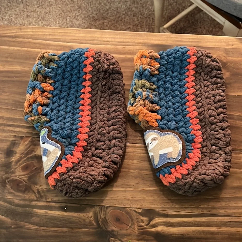 SNUGGLY SLOTH Slippers - Cozy Chenille Slipper Socks. - Picture 5 of 7